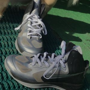 grey and white nike hyperfusion